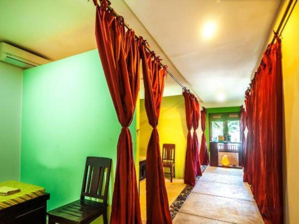 Hotel Al-Isha Dharamshala à Kuta Lombok Extérieur photo