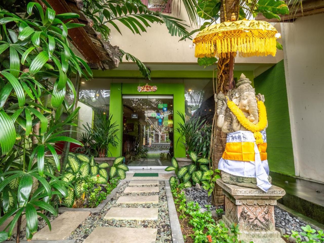 Hotel Al-Isha Dharamshala à Kuta Lombok Extérieur photo